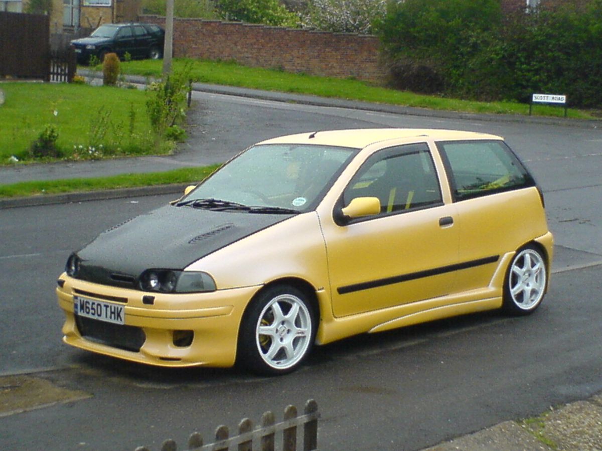 Yellow Mk1 Fiat Punto archive photograph 6